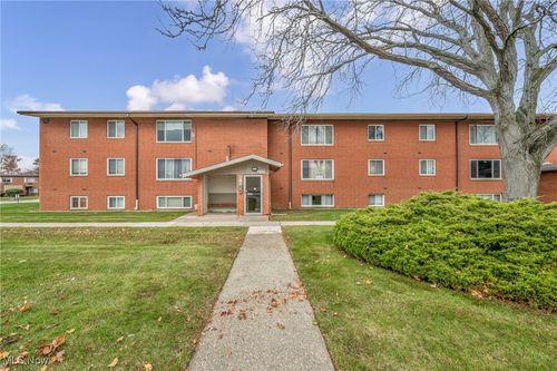 apt-f3-21999 River Oaks Dr, Rocky River, OH, 44116-3138 | Card Image
