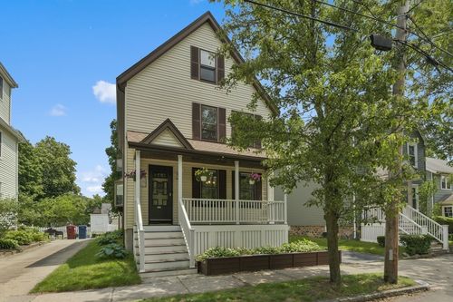 101 Cleveland St, Melrose, MA, 02176-3721 | Card Image