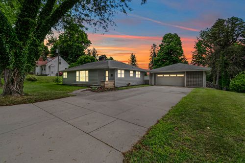 61 Charles St, Hillsdale, MI, 49242-2054 | Card Image