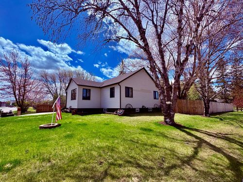 121 5th Ave Nw, Baudette, MN, 56623-2852 | Card Image