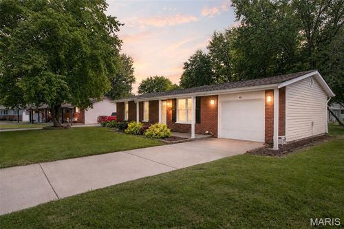 421 Montana St, Bethalto, IL, 62010-1626 | Card Image