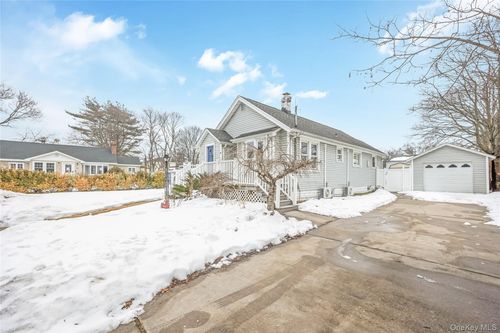 6 Dean St, Farmingdale, NY, 11735-2438 | Card Image