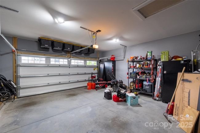 Finished garage | Image 17