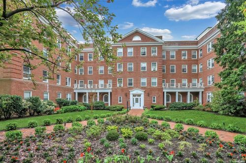 apt-2d-90 Knightsbridge Rd, Great Neck, NY, 11021-4526 | Card Image