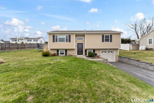 16 Curtis Ave, New Fairfield, CT, 06812-4507 | Card Image