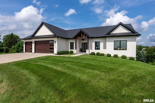 6155 Duggleby Ave, Davenport, IA, 52807-2157 | Card Image