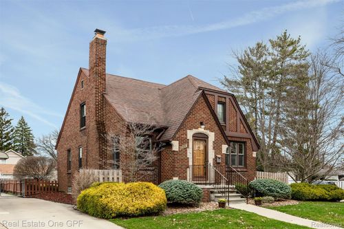 1488 Roslyn Rd, Grosse Pointe Woods, MI, 48236-1011 | Card Image
