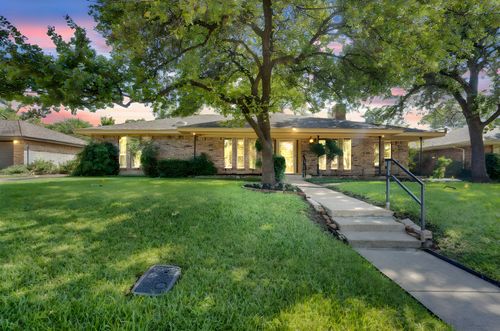 710 Stafford Dr, Arlington, TX, 76012-1833 | Card Image