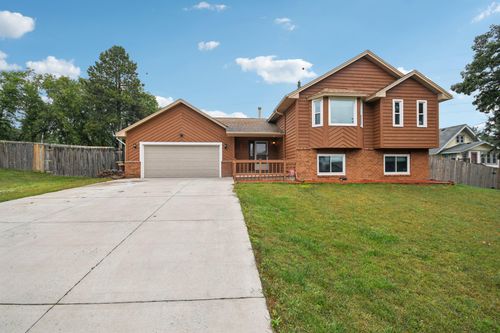 1540 Mississippi St, New Brighton, MN, 55112-5157 | Card Image