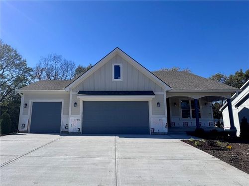 8646 Eagle Creek Drive, De Soto, KS, 66018 | Card Image
