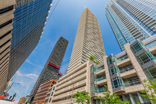 5701-2221 Yonge St, Toronto, ON, M4S0B8 | Card Image