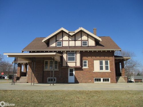 702 S Main St, Dysart, IA, 52224-4802 | Card Image