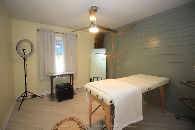 2294 Gore St, House other with 4 bedrooms, 2 bathrooms and 4 parking in Mount Brydges ON | Image 12
