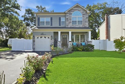 136 Oak St, Deer Park, NY, 11729-2606 | Card Image