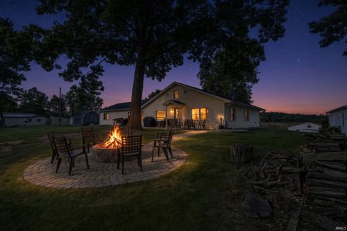 60 Ems C24d Ln, Warsaw, IN, 46582-7894 | Card Image