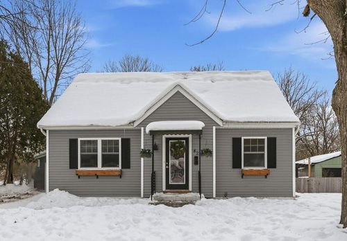 82 James St, Rockford, MI, 49341-1124 | Card Image