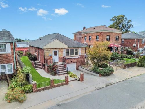 120 Graham Ct, Flushing, NY, 11354-1037 | Card Image