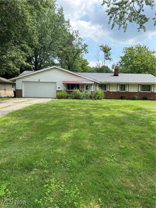 6399 Tanglewood Ln, Seven Hills, OH, 44131-3142 | Card Image