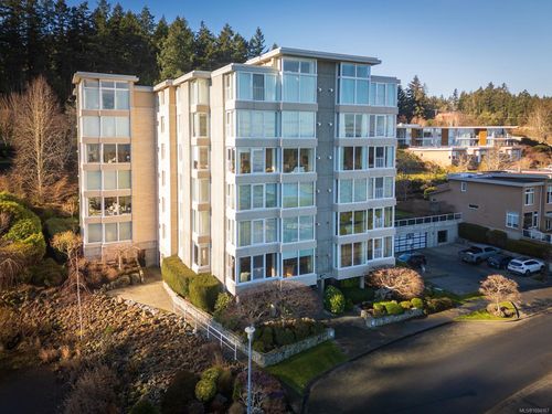 101-5350 Sayward Hill Cres, Saanich, BC, V8Y3H9 | Card Image