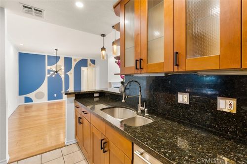 203-11225 Peach Grove St, North Hollywood, CA, 91601-4569 | Card Image