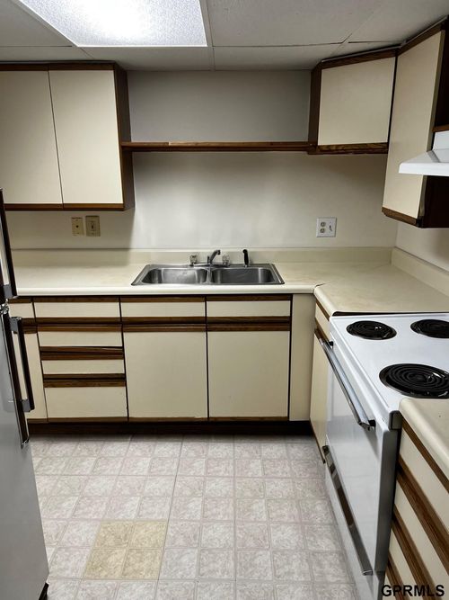 m-6-2304 Lincoln Rd, Bellevue, NE, 68005-3942 | Card Image
