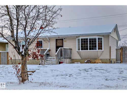 {{alt}} | Card Image