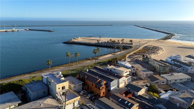 1627 Seal Way, House other with 3 bedrooms, 4 bathrooms and 4 parking in Seal Beach CA | Image 29
