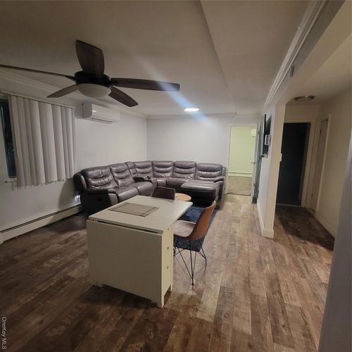 236-14 Bentley Rd, Jamaica, NY, 11422-3289 | Card Image