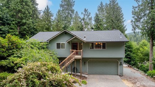 654 Crest Ln, Sedro Woolley, WA, 98284-9579 | Card Image