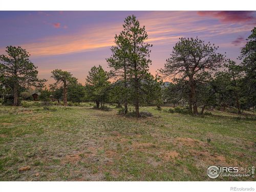 407 Pawnee Dr, Estes Park, CO, 80517-7225 | Card Image