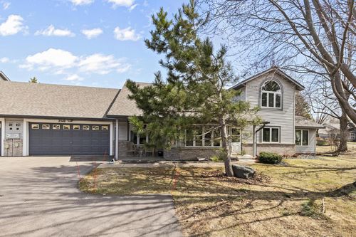 2540 Sumac Cir, White Bear Lake, MN, 55110-5622 | Card Image