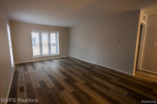 34289 Garfield Cir, Fraser, MI, 48026-4003 | Card Image