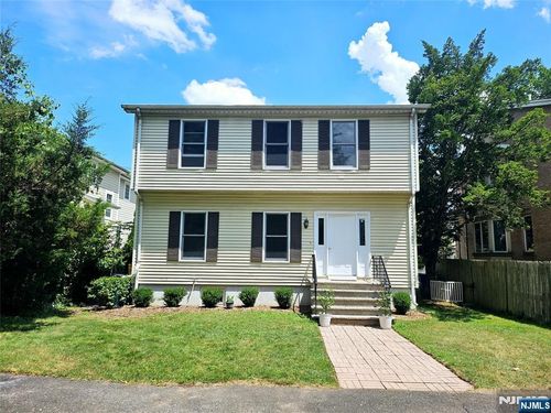 35 Grove St, Tenafly, NJ, 07670-1709 | Card Image