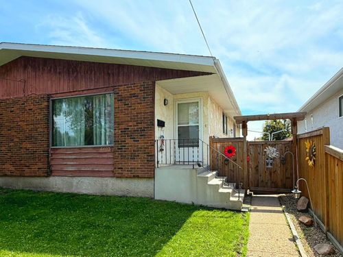 6403B 49 Ave, Camrose, AB, T4V0P6 | Card Image