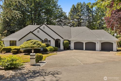 13323 211th Pl Ne, Woodinville, WA, 98077-5627 | Card Image