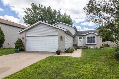 5210 Pine Trails Cir, Plainfield, IL, 60586-7642 | Card Image