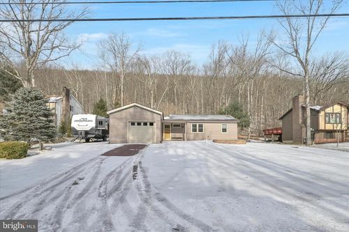 449 Lake Dr, Nesquehoning, PA, 18240-2418 | Card Image