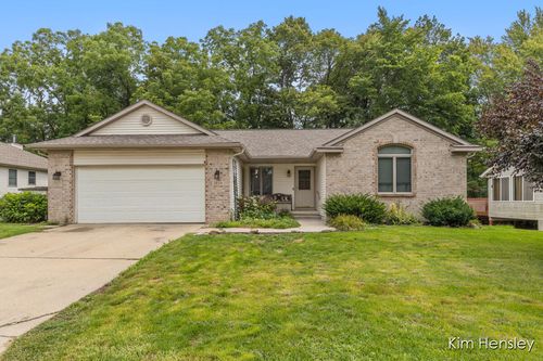 2020 Burton Knoll Ct Se, Grand Rapids, MI, 49546-8261 | Card Image