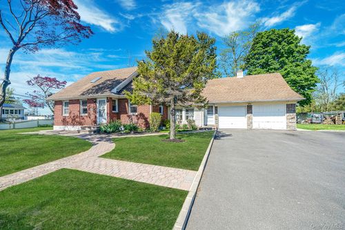 136 1st St, Brentwood, NY, 11717-4636 | Card Image