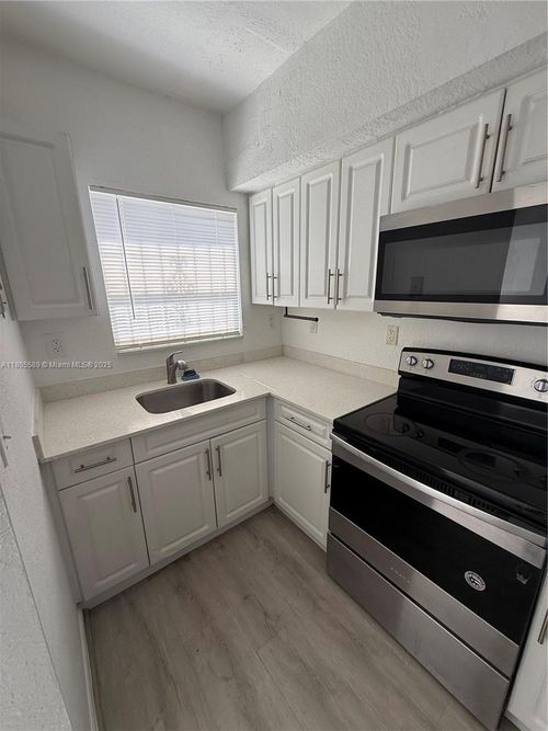 8463-8463 Nw 4th Ct, Miami, FL, 33150-2688 | Card Image