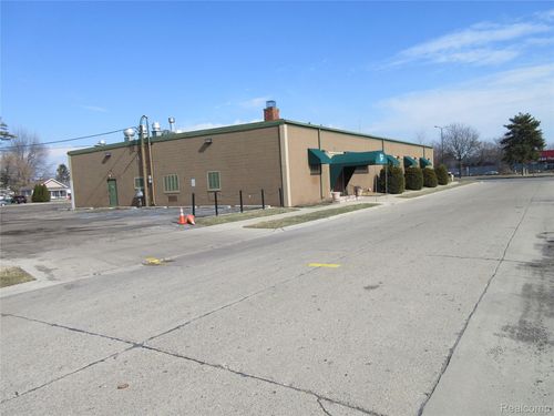 24611 Gratiot Ave, Eastpointe, MI, 48021-3310 | Card Image