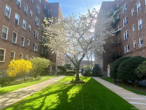 5c-22 Mulford Pl, Hempstead, NY, 11550-2109 | Card Image
