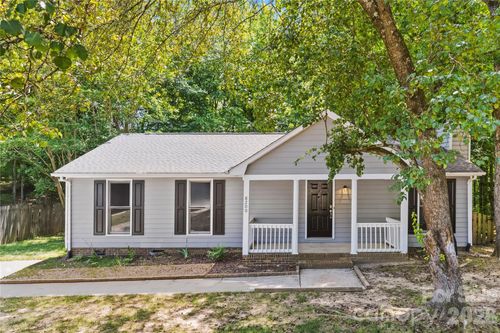 8200 Chrisbry Ln, Charlotte, NC, 28215-8584 | Card Image