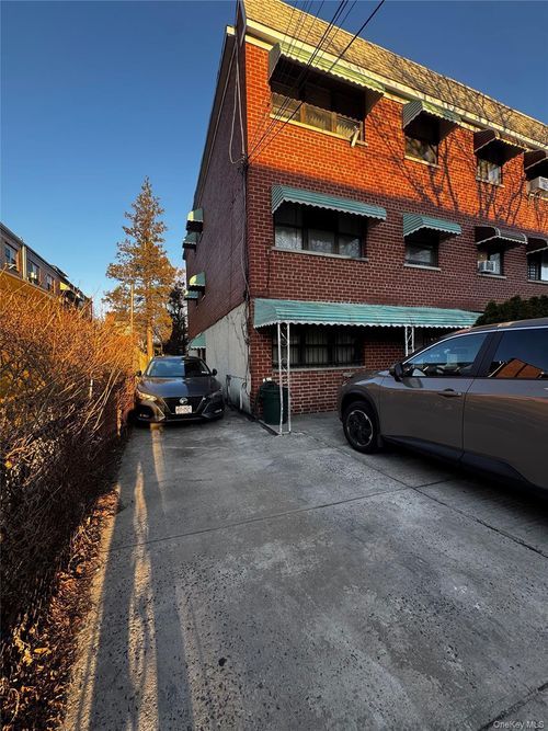 542 Saint Lawrence Ave, Bronx, NY, 10473-3608 | Card Image