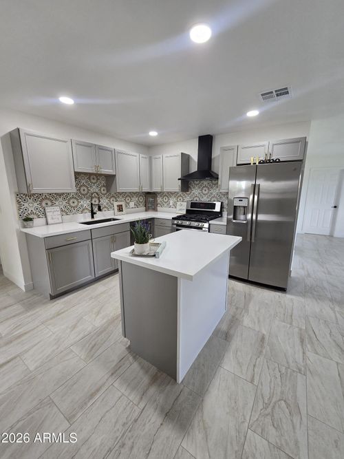 5703 W Sells Dr, Phoenix, AZ, 85031-1820 | Card Image