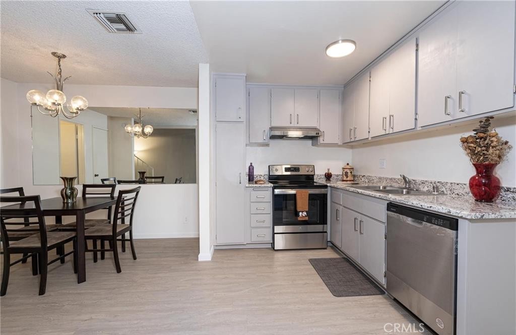 Residential Lease in Van Nuys 5