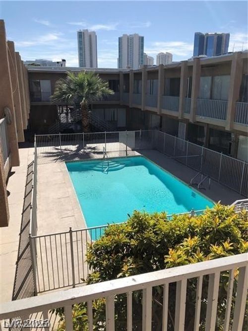 206207-539 E Saint Louis Avenue, Las Vegas, NV, 89104 | Card Image