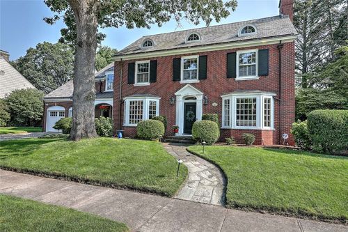 9 Kenilworth Way, Pawtucket, RI, 02860-5607 | Card Image