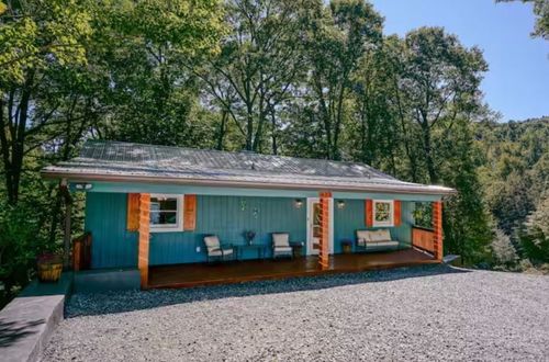 623 Wintergreen Dr, Boone, NC, 28607-6412 | Card Image