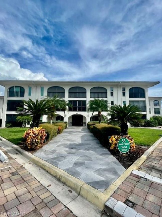 APT-307 - 53 High Point Cir W, Condo with 2 bedrooms, 2 bathrooms and 1 parking in NAPLES FL | Image 9